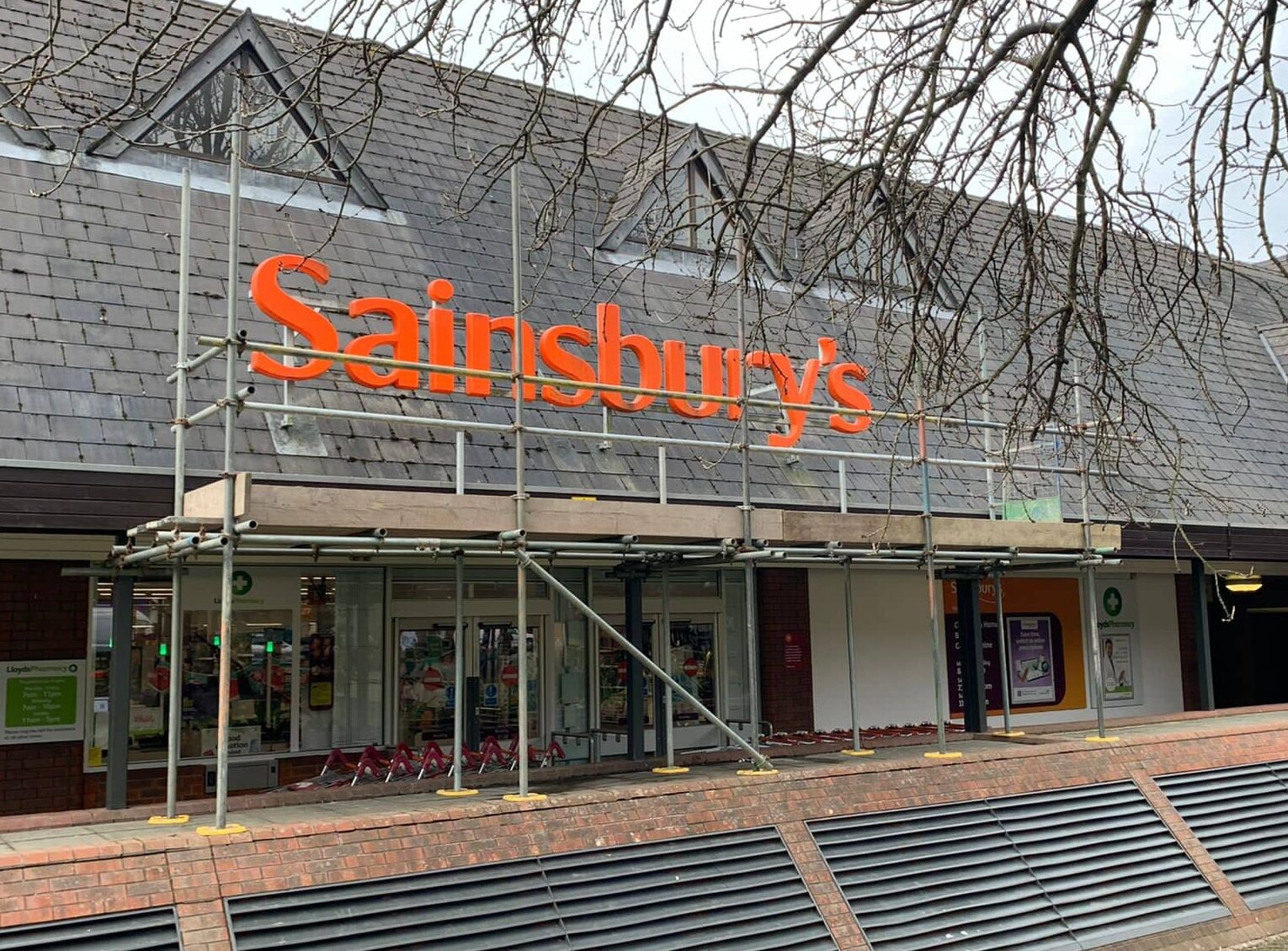 Commercial scaffold services